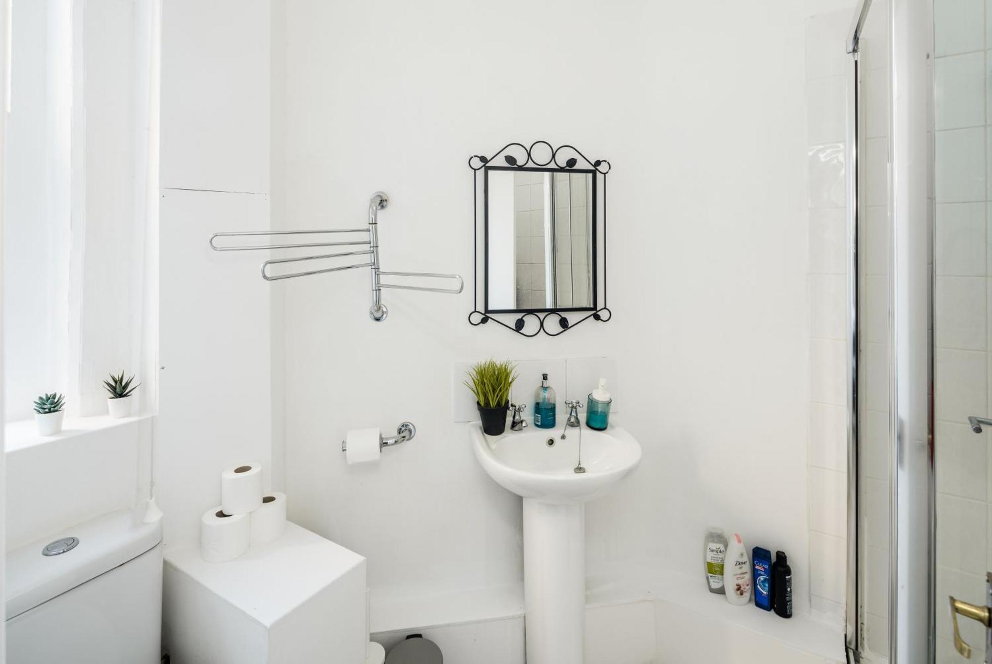 Cosy 1 Bedroom Home In Fitzrovia Лондон Екстериор снимка