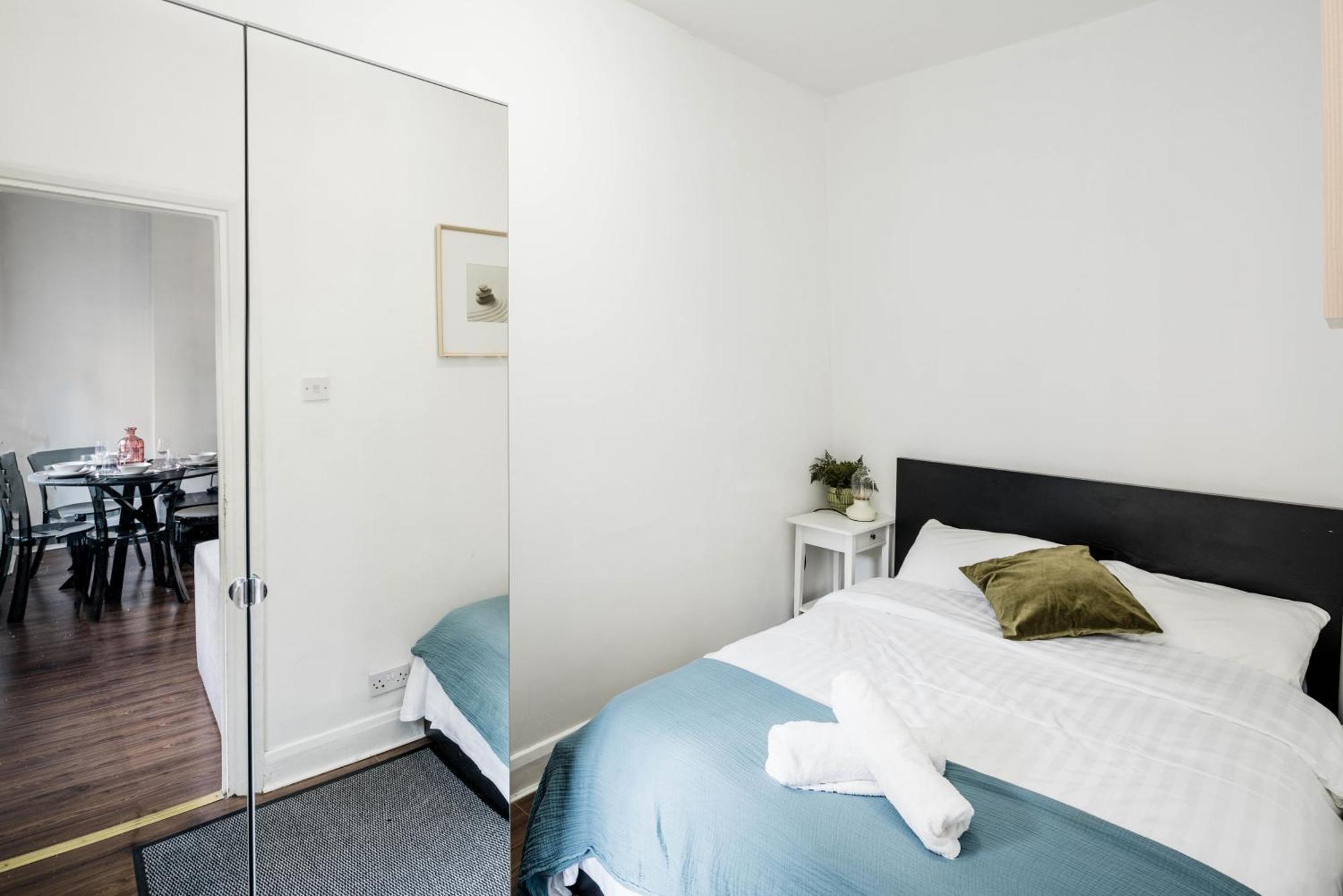 Cosy 1 Bedroom Home In Fitzrovia Лондон Екстериор снимка
